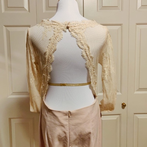 Beautiful lace jumpsuit with open back - Picture 2 of 2